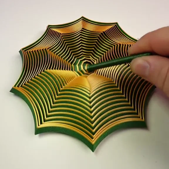 Fidget AURORA SPIRE – namizni fidget z rebrastim ročajem in maze osnovo